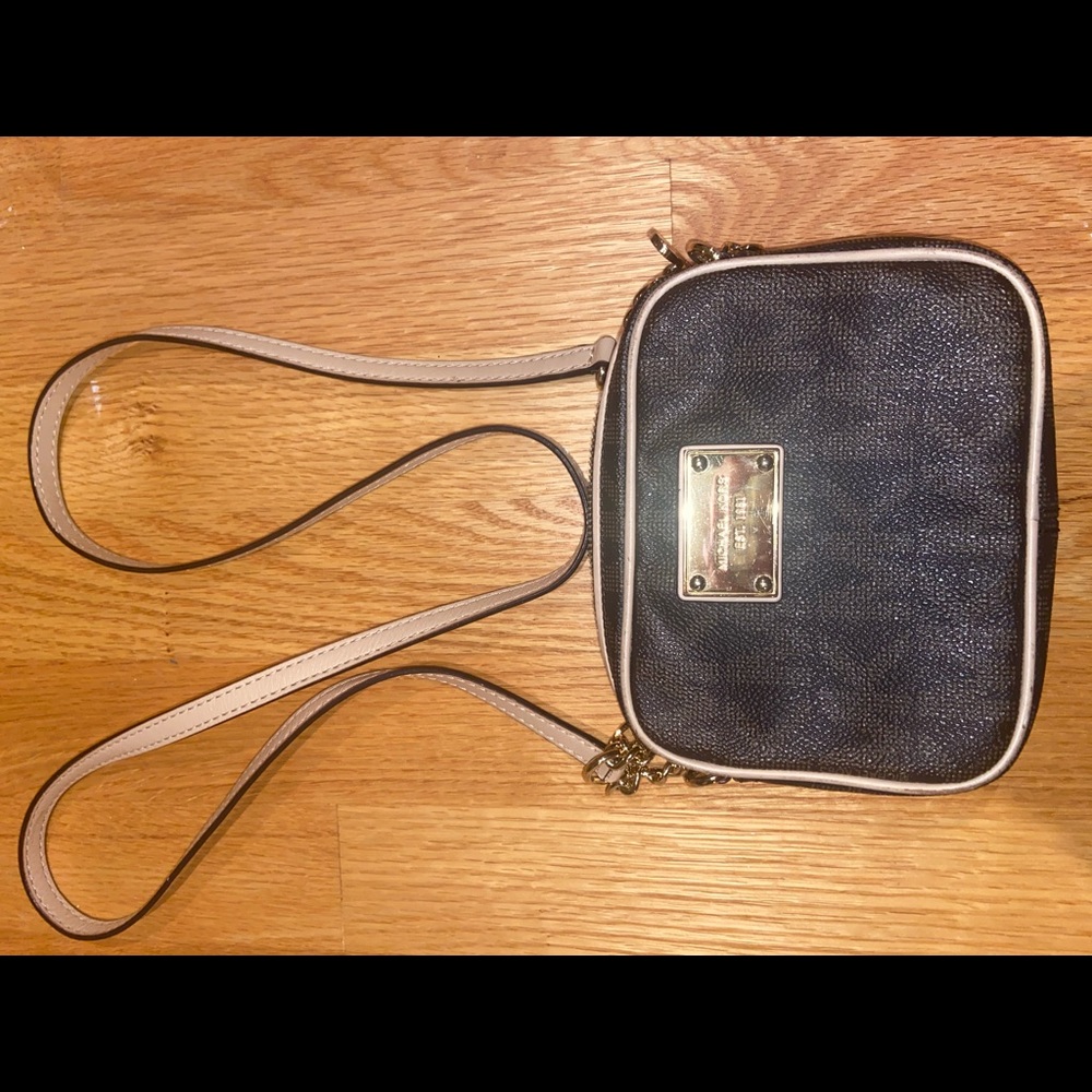Michael kors crossbody bag